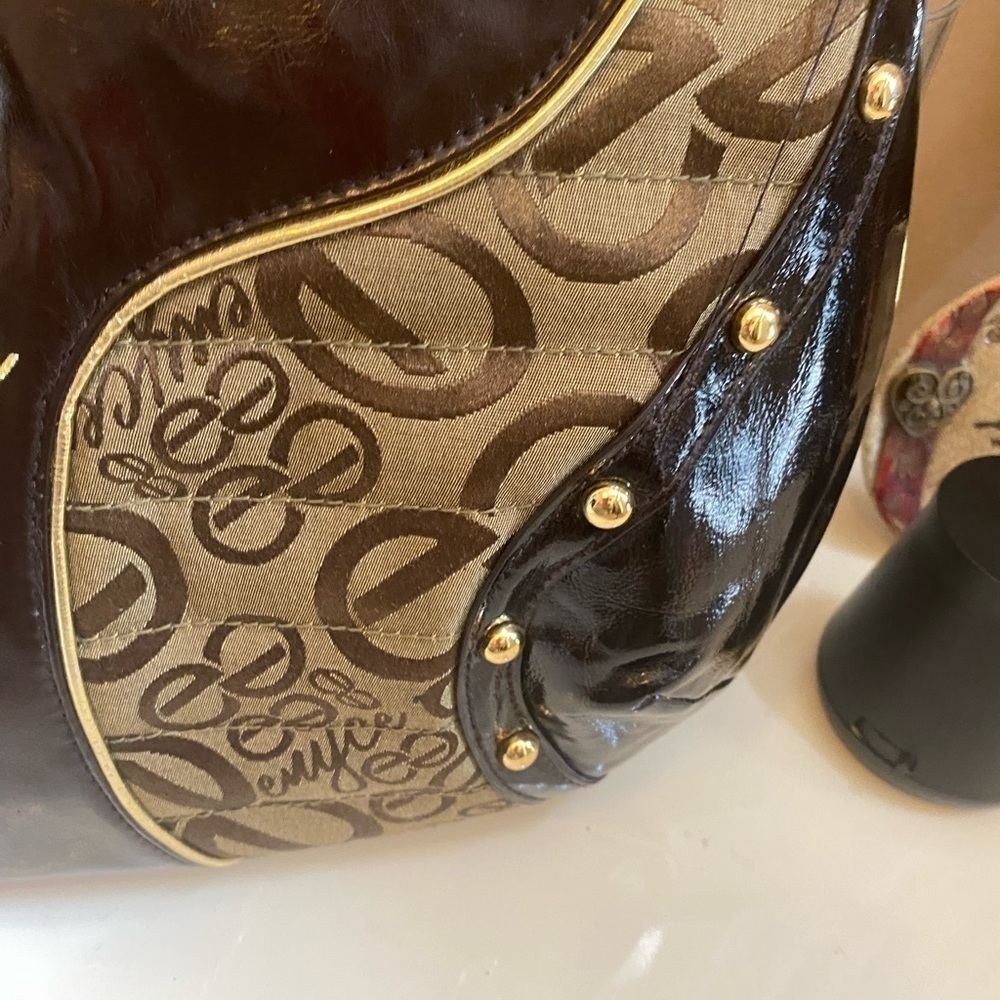 Nwot ENYCE BROWN AND LOGO PURSE - Picture 3 of 11